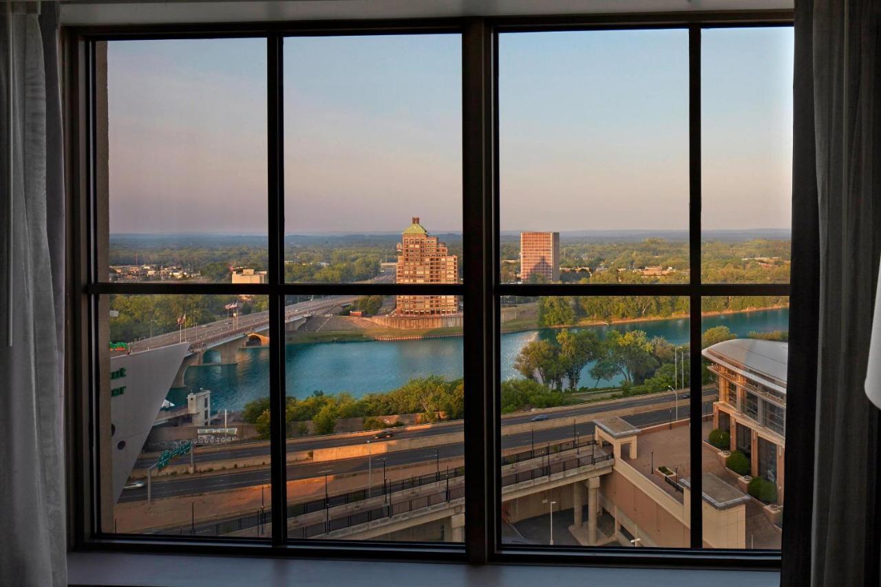 Hartford Marriott Downtown Hotel Exterior photo